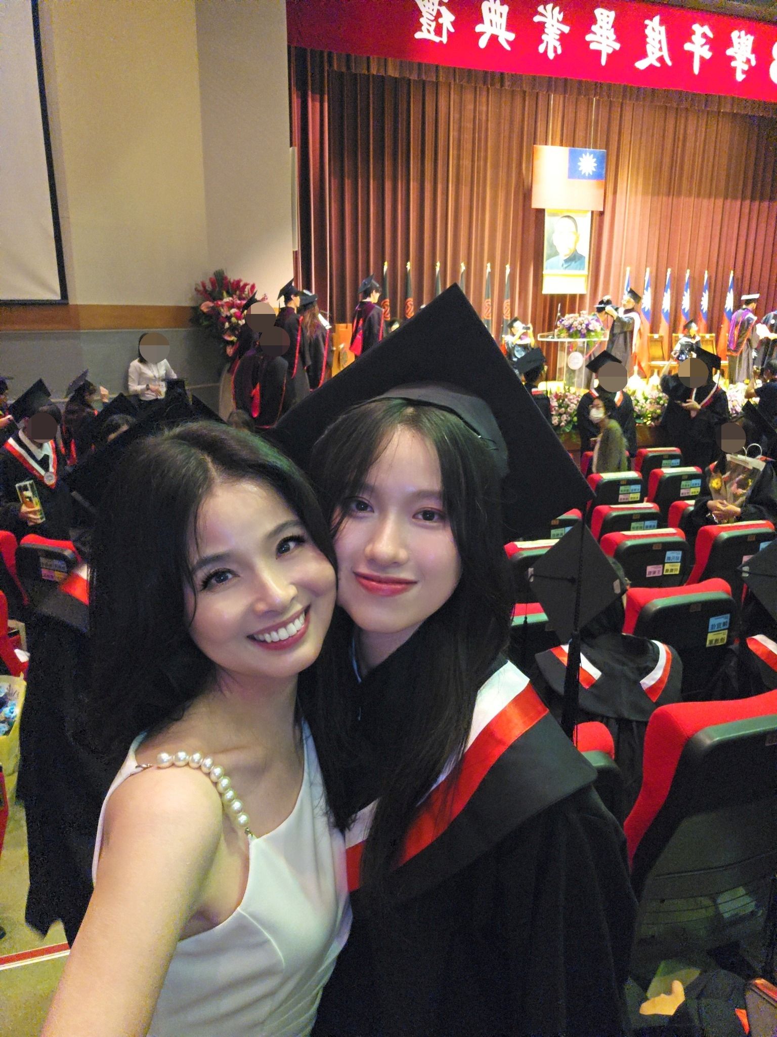 ▲▼呂文婉女兒法律系畢業：終於卸下母兼父職重擔。（圖／翻攝自Facebook／呂文婉get in TOUCH）