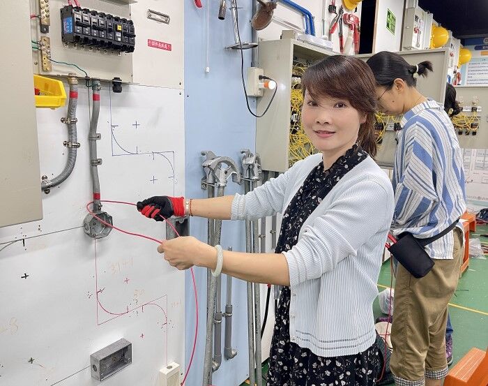 ▲新北職訓女水電班結訓 學員力拚考照展專業。（圖／新北市勞工局提供）