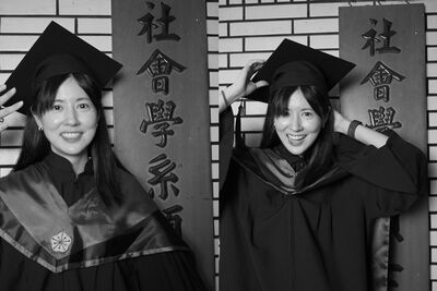 林予晞「社會學研究所」畢業了！　黑白碩士服美照曝光網：才貌雙全