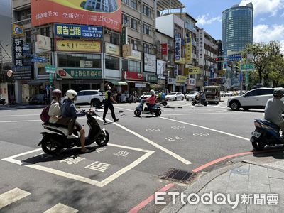 快訊/台南成大旁嚴重車禍!76歲女撞多車釀3傷...1人命危搶救中