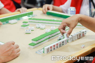 脖子緊像快中風！久坐不動是健康殺手　醫教居家伸展放鬆自救