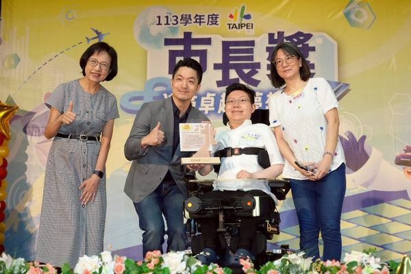 ▲蔣萬安出席公私立各級學校生市長獎頒獎典禮。（圖／台北市政府提供）