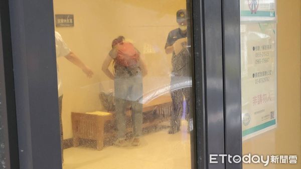 ▲▼ 光華商場墜落案相驗    。（圖／記者黃彥傑攝）