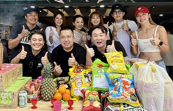 ▲洪毛副業開拓到台南，蘇晏霈、賴芊合、江宏恩、馬國弼等多名藝人都南下力挺。（圖／民視提供）