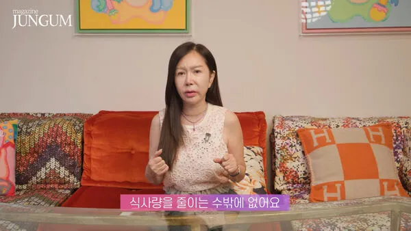 ▲▼62歲女星朴俊錦「一輩子維持XS尺寸」：胖1公斤就瘋狂減肥　超狂背影根本少女。（圖／翻攝自YouTube）