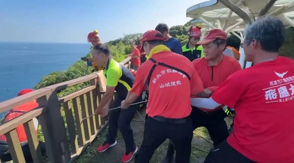 ▲64歲婦墜落22樓高深谷10天後獲救