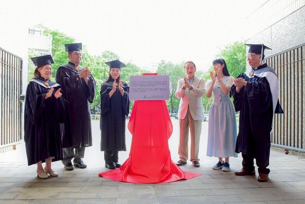 ▲中原大學博雅碩專畢業生捐贈吉野櫻