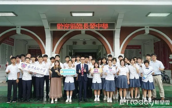 ▲台南市長榮中學國中部學生於2025年會考表現亮眼，近三成可望錄取第一志願高中。（記者林東良翻攝，下同）