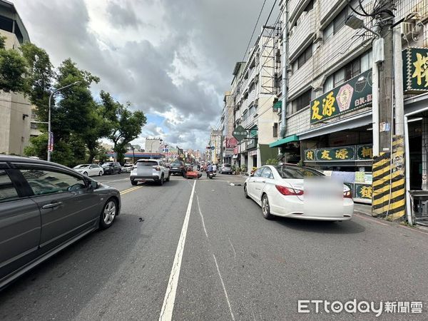▲▼鳳山69歲翁逆向鬼切 轎車未注意撞上身亡。（圖／記者吳奕靖翻攝）
