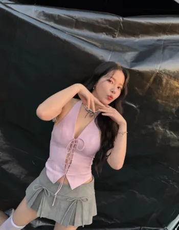 ▲Solar近日為宣傳新歌登上台灣節目。（圖／翻攝自Solar Instagram）