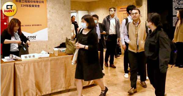 中鼎股東會相較往年敞開大門，今年記者一律被擋於門外，僅開放股東進場。（圖／方萬民攝） 