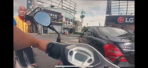 ▲本土劇演員黑支駕駛報廢賓士卻懸掛另一輛車牌上路遭到拖吊。（圖／警方提供）