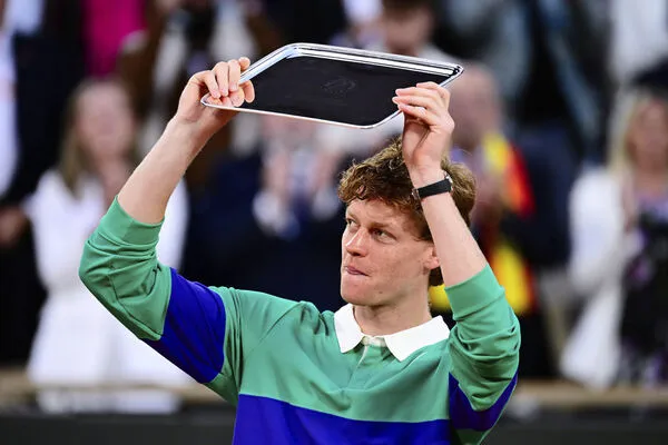 ▲義大利23歲球王辛納（Jannik Sinner）法網決賽先盛後衰黯然吞敗。（圖／達志影像／美聯社）