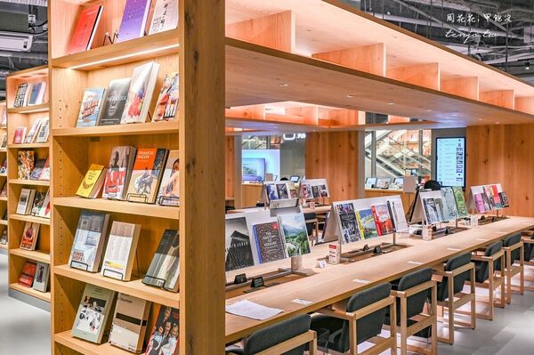 ▲▼涉谷蔦屋書店自助吧吃到飽不用台幣400元。（圖／部落客周花花提供）