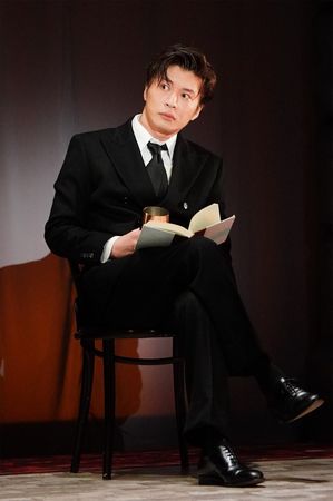 ▲▼田中圭舞台劇繼續公演，被爆臨時退出電影演出，讓製作方大混亂。（圖／翻攝自X）