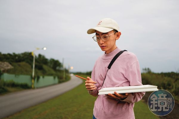 王煜松算是寫生團的「主揪」，第一次出團畫下的「國福土資場」就在他家附近。