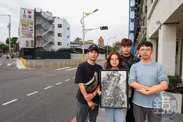 傾倒的天王星大樓是寫生團來不及畫到的場景，但他們仍以攝影師黃庭筠的照片為本，作畫紀念。