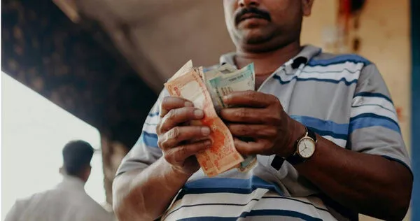 印度銀行經理侵占客戶1.5億元，將錢投入股市後虧光。（示意圖／Pexels）