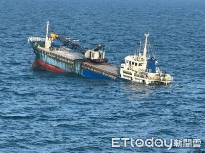 「鑫豐」輪烏坵碼頭觸礁！船底10公分裂縫進水　全員棄船上岸