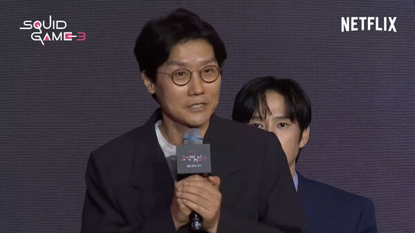 ▲▼《魷魚3》劇透曝光！薩諾斯跟班現身「黑框眼鏡紳士造型」全場認不出來。（圖／翻攝自Netflix）