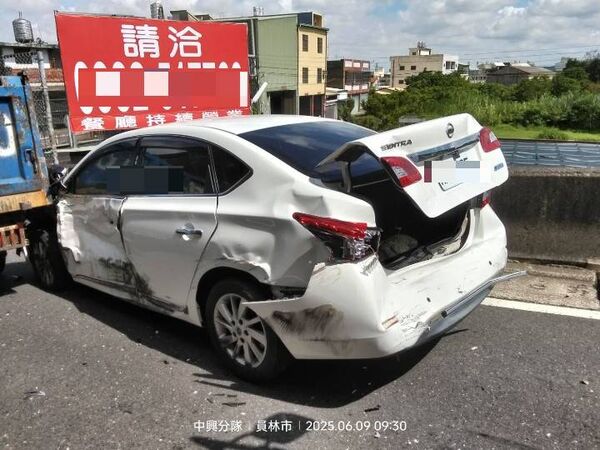 ▲台76線林厝交流道閘道口發生6車連環追撞釀3傷。（圖／國道警方提供）