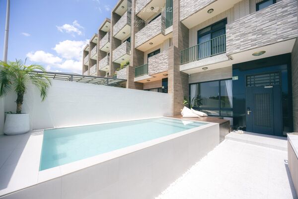 ▲▼一個人只要900元就可以享受到北歐質感民宿，庭院泳池簡直太Chill。（圖／部落客黑皮提供）