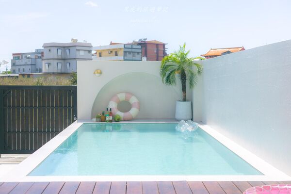 ▲▼一個人只要900元就可以享受到北歐質感民宿，庭院泳池簡直太Chill。（圖／部落客黑皮提供）