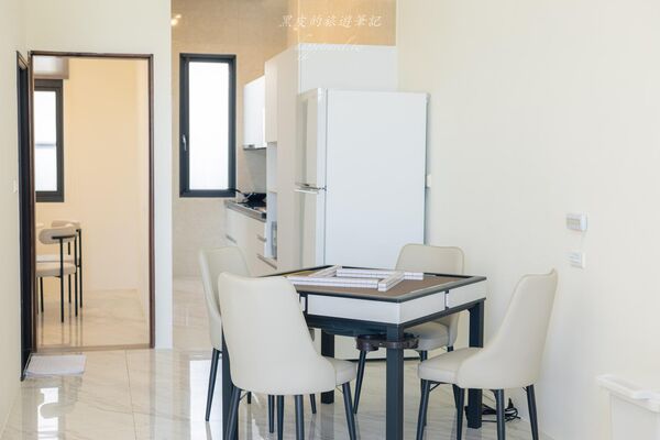 ▲▼一個人只要900元就可以享受到北歐質感民宿，庭院泳池簡直太Chill。（圖／部落客黑皮提供）