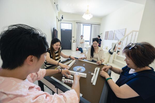 ▲▼一個人只要900元就可以享受到北歐質感民宿，庭院泳池簡直太Chill。（圖／部落客黑皮提供）