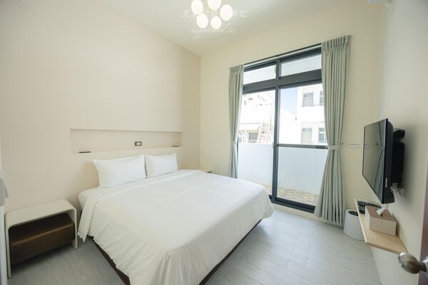 ▲▼一個人只要900元就可以享受到北歐質感民宿，庭院泳池簡直太Chill。（圖／部落客黑皮提供）