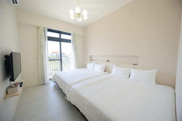 ▲▼一個人只要900元就可以享受到北歐質感民宿，庭院泳池簡直太Chill。（圖／部落客黑皮提供）