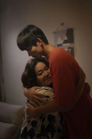 ▲《拜六禮拜》首播收視開紅盤。（圖／華視、公視台語台提供）