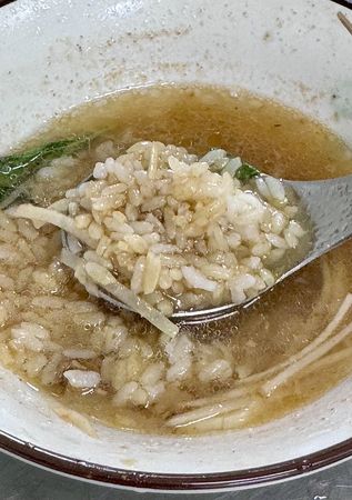 ▲▼江子翠潘古早味滷肉飯！手切魯肉飯油甜滑口、肉羹湯料多湯鮮。（圖／部落客小虎提供）