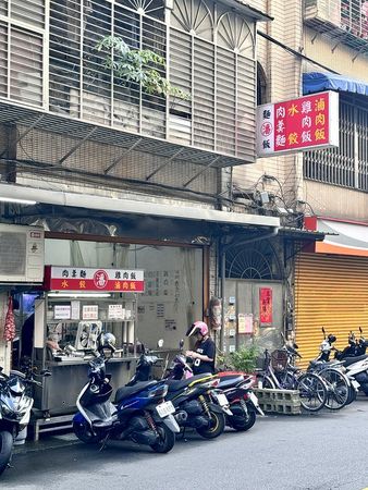 ▲▼江子翠潘古早味滷肉飯！手切魯肉飯油甜滑口、肉羹湯料多湯鮮。（圖／部落客小虎提供）