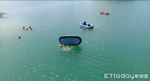 ▲台南市消防局第二救災救護大隊於烏山頭水庫進行水域訓練，無人機協助勘查水面（記者林東良翻攝，下同）