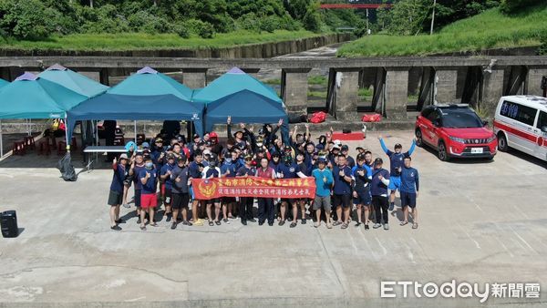 ▲台南市消防局第二救災救護大隊於烏山頭水庫進行水域訓練，無人機協助勘查水面（記者林東良翻攝，下同）