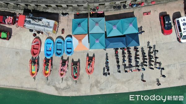 ▲台南市消防局第二救災救護大隊於烏山頭水庫進行水域訓練，無人機協助勘查水面（記者林東良翻攝，下同）