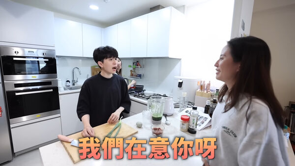 ▲HOOK姊姊經紀人懷孕。（圖／翻攝YouTube／HOOK）