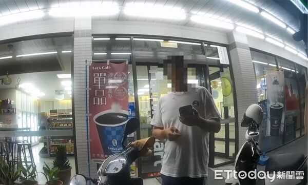 ▲內埔警分局員警幫楊男找回機車             。（圖／記者陳崑福翻攝）