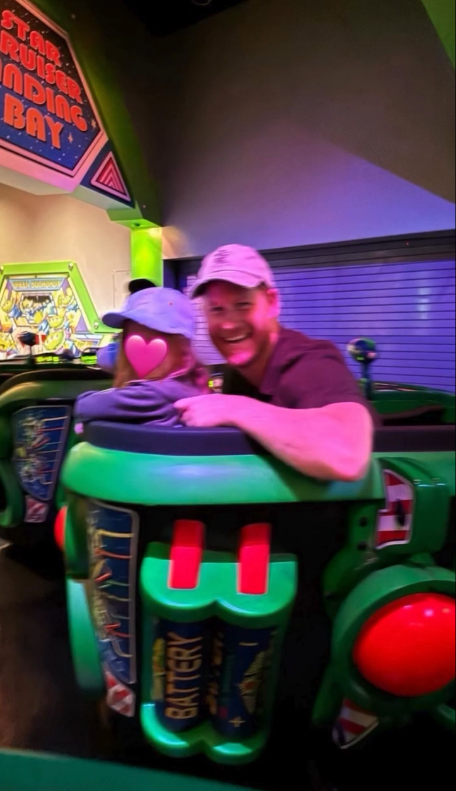 哈利王子一家四口遊迪士尼！　重現黛妃31年前溫馨回憶