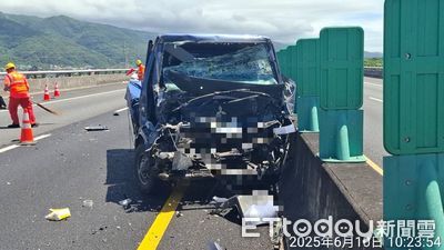 快訊/國5「小貨車追撞工程車」!駕駛卡車內無心跳 搶救無效亡