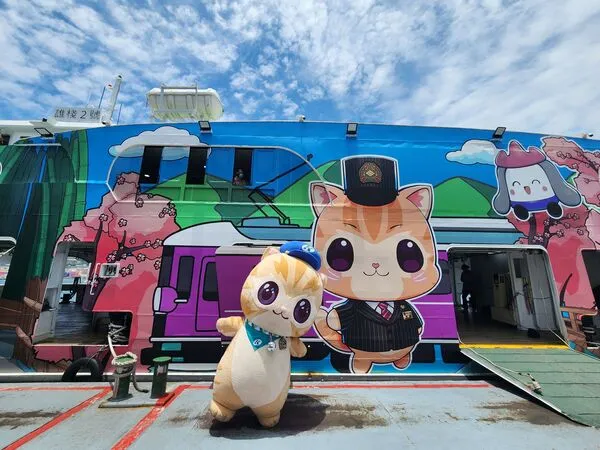 ▲▼蜜柑站長彩繪渡輪。（圖／翻攝自棧貳庫 KW2 / 大港倉 in 高港棧庫群臉書專頁）