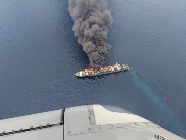 ▲▼萬海貨輪海上爆炸「4人失蹤」2人是台灣人　公司發重訊。（圖／翻攝印度海岸防衛隊）