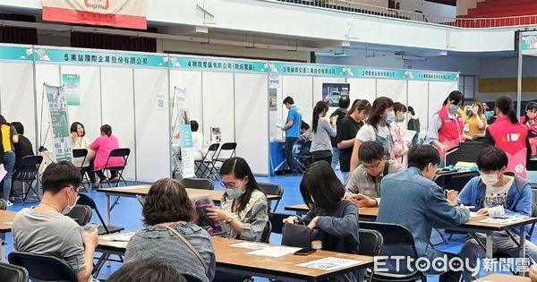 ▲台南就業中心6月辦理5場徵才活動，釋出500多個職缺，鼓勵民眾踴躍參與。（記者林東良翻攝，下同）
