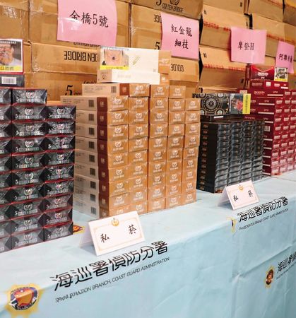 私菸普遍以低於市價至少一半價格，透過特定通路銷售，影響政府稅收。（翻攝海巡署臉書）
