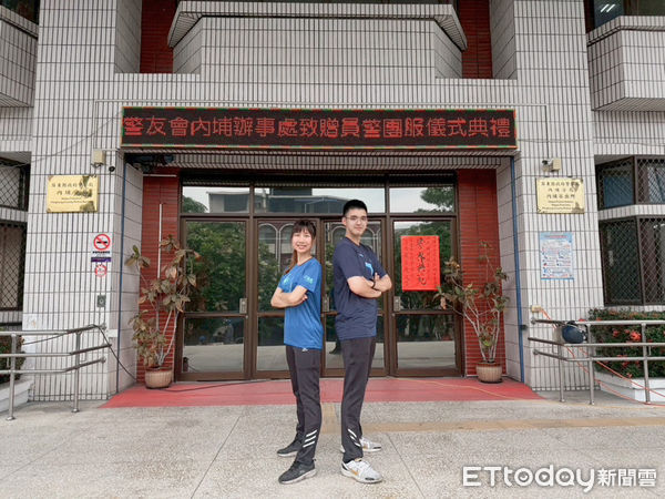 ▲屏東縣警察之友會內埔辦事處致贈客製化透氣運動團服給內埔警分局員警。（圖／記者陳崑福翻攝）