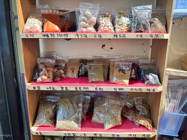 ▲▼龍岡忠貞市場美食，緬甸華僑家鄉味與清真香料料理，超特別簸箕飯必點。（圖／部落客VIVIYU提供）
