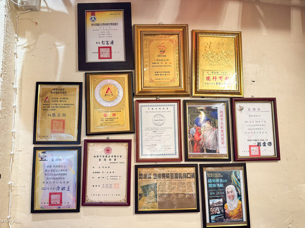 ▲▼龍岡忠貞市場美食，緬甸華僑家鄉味與清真香料料理，超特別簸箕飯必點。（圖／部落客VIVIYU提供）