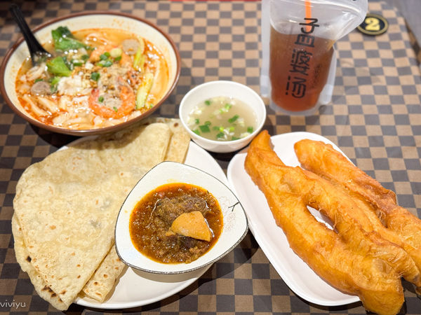 ▲▼龍岡忠貞市場美食，緬甸華僑家鄉味與清真香料料理，超特別簸箕飯必點。（圖／部落客VIVIYU提供）