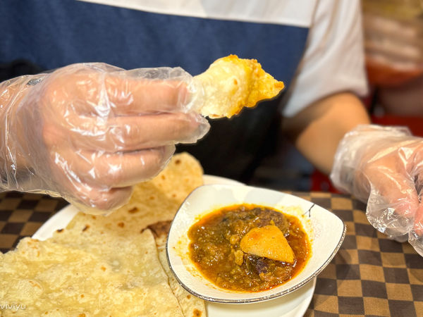 ▲▼龍岡忠貞市場美食，緬甸華僑家鄉味與清真香料料理，超特別簸箕飯必點。（圖／部落客VIVIYU提供）